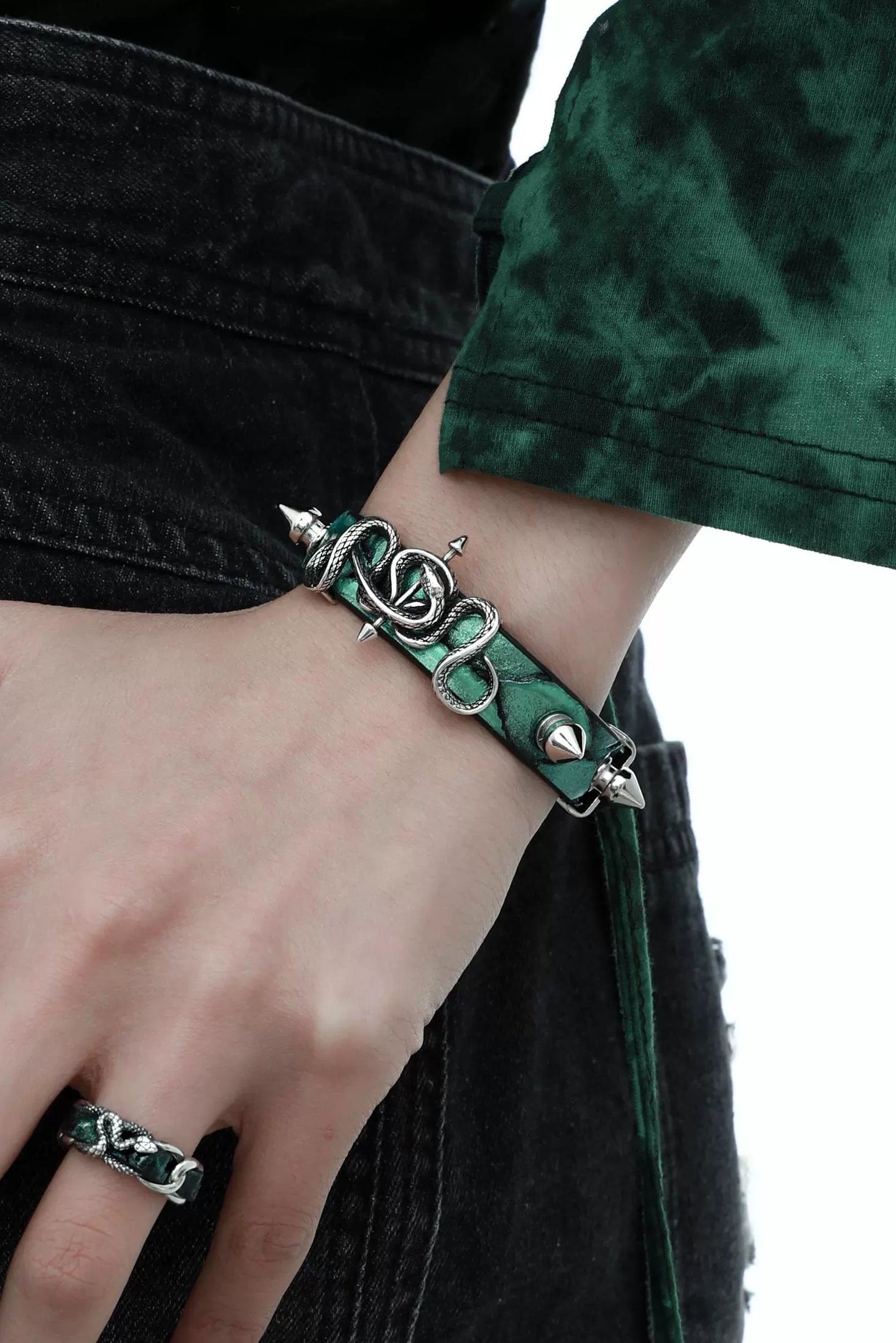 Snake leather bracelet B3622