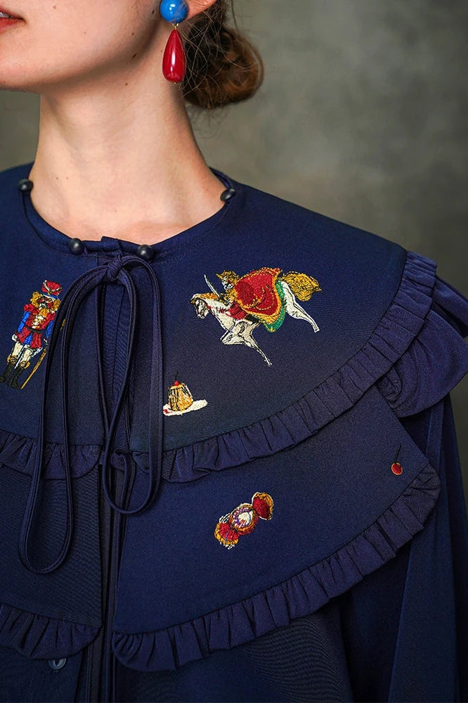 Toy embroidery blouse with removable cape B3380