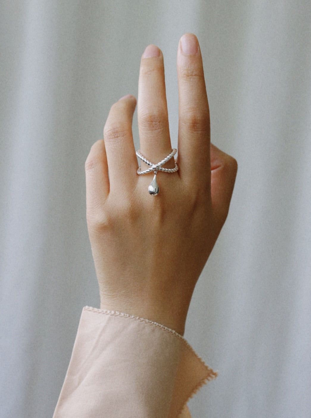 S925 teardrop twist cross solid ring B1904