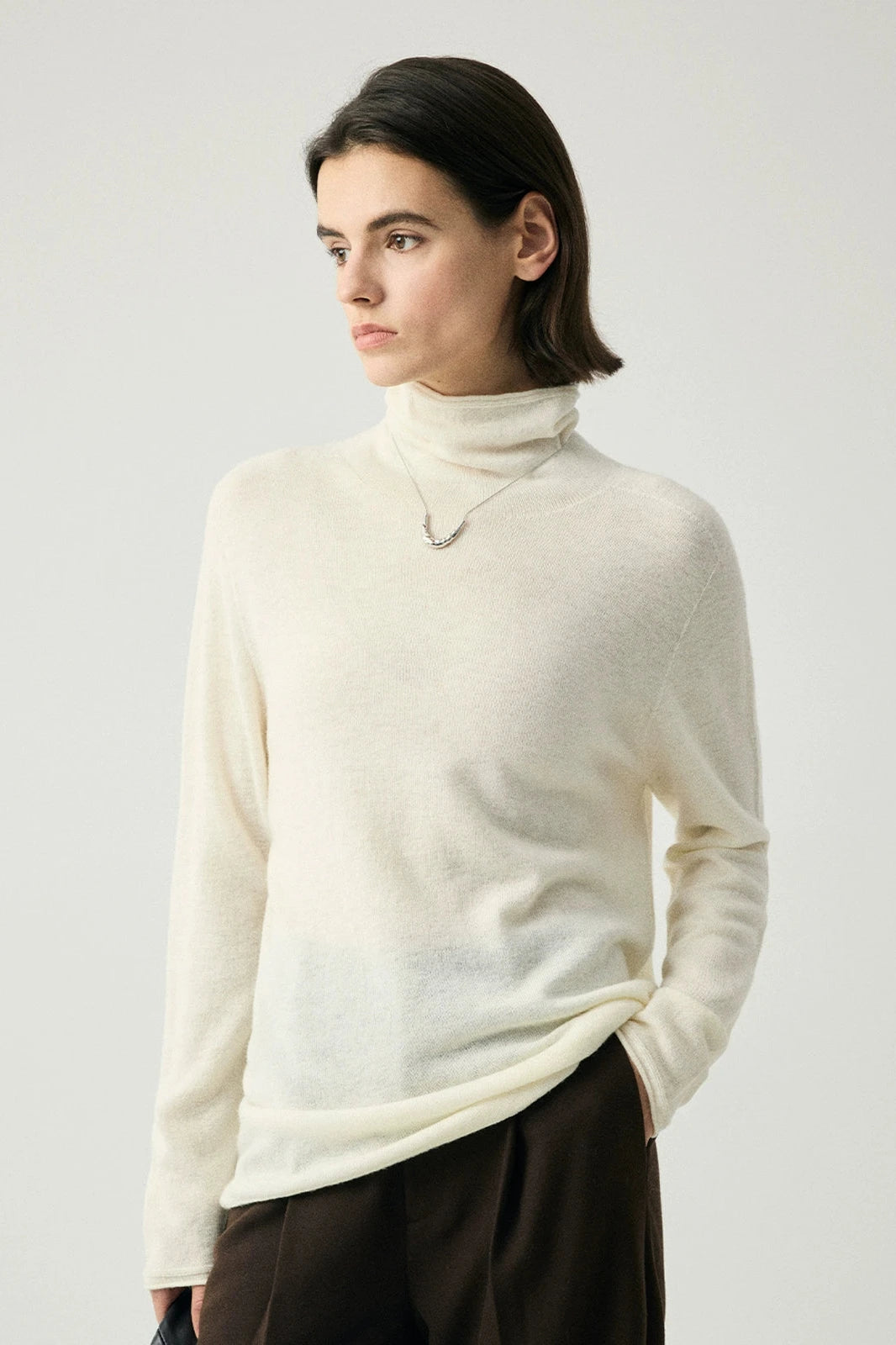 Wool soft turtleneck sweater B3516