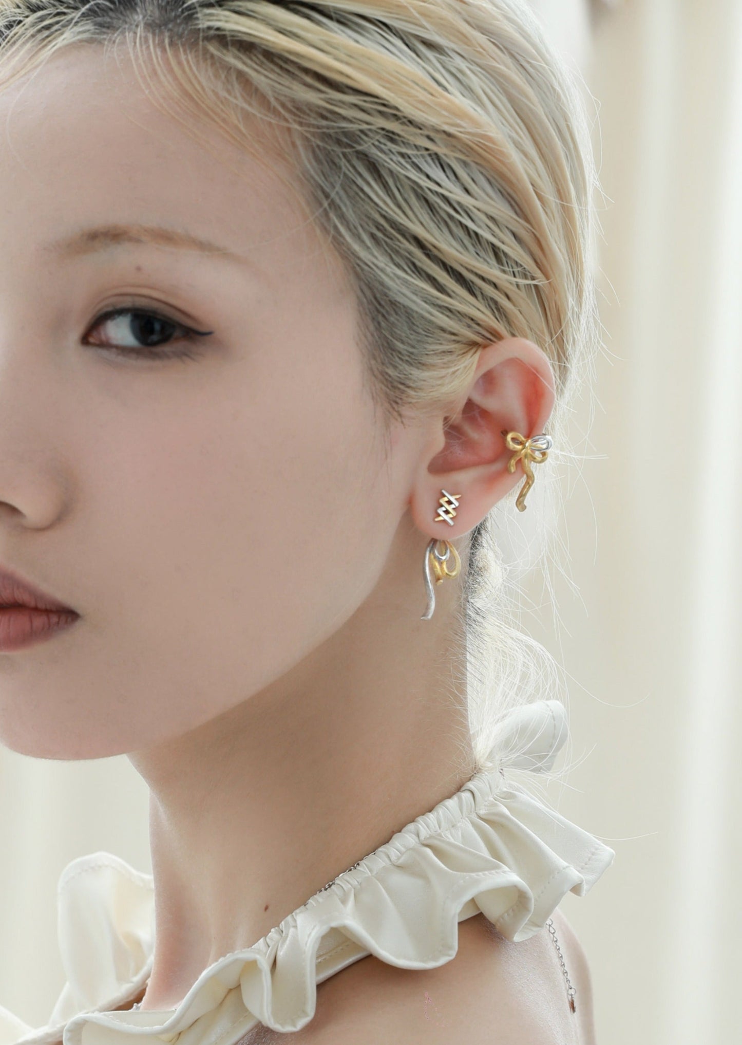 Cool Ribbon Earrings B3054