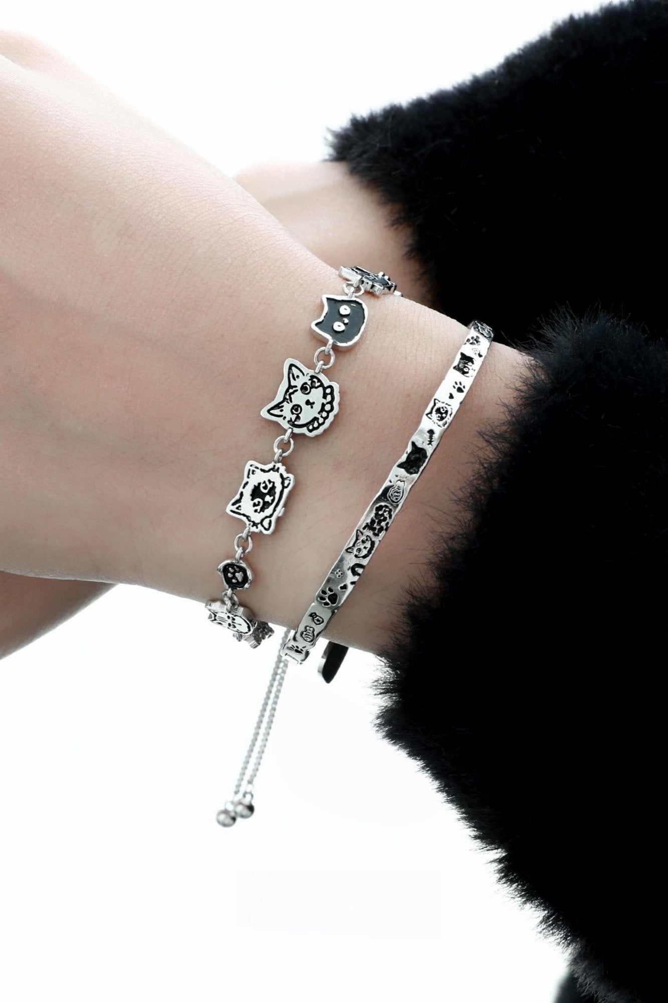 Graffiti Cat Pull Chain Bracelet B3467