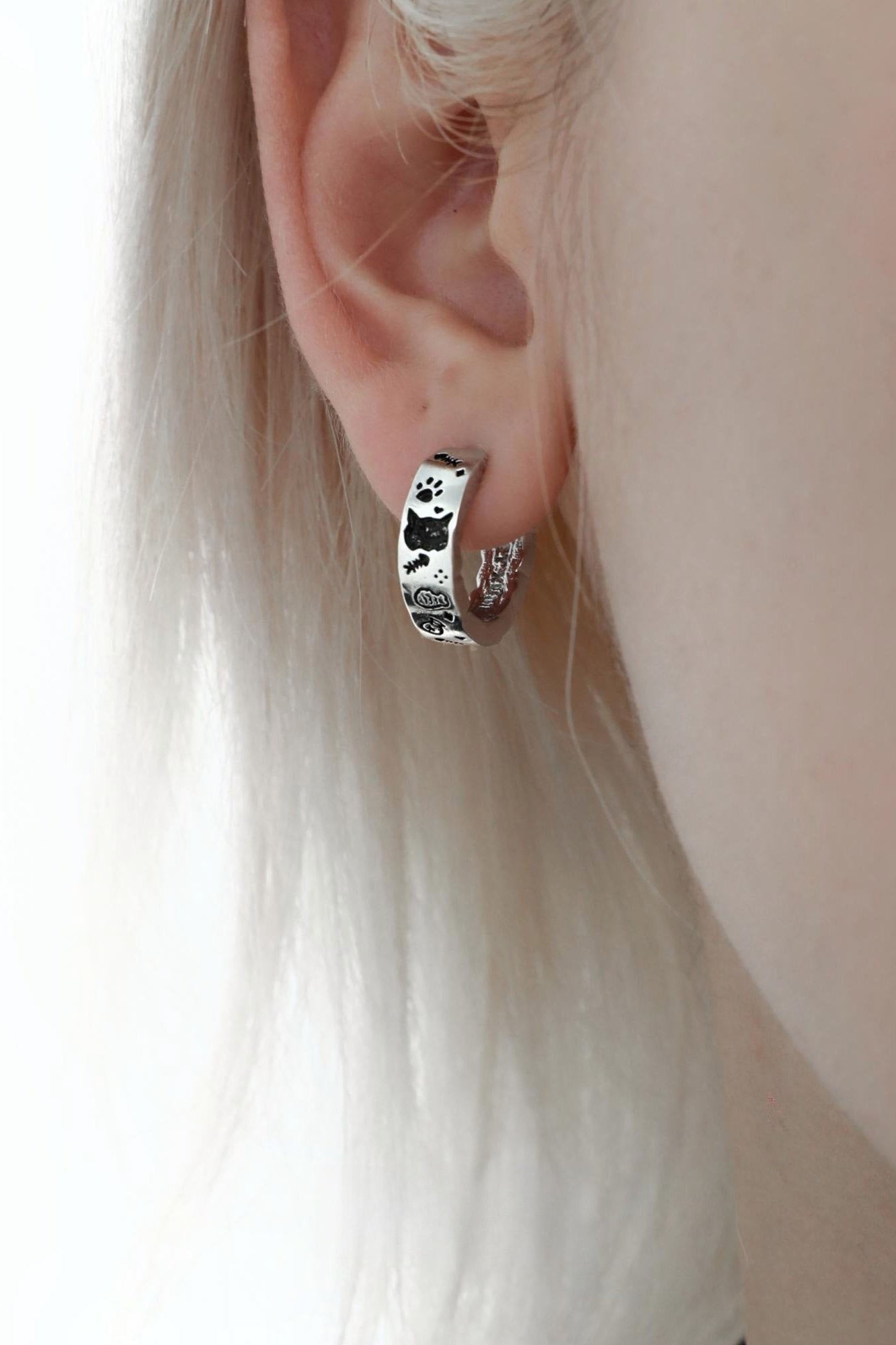 Graffiti Cat Cold Hoop Earrings B3469