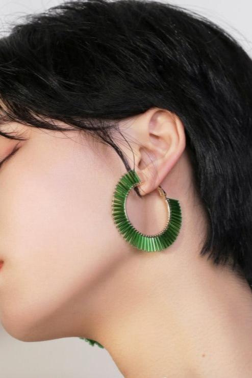 Green hoop earrings B1036